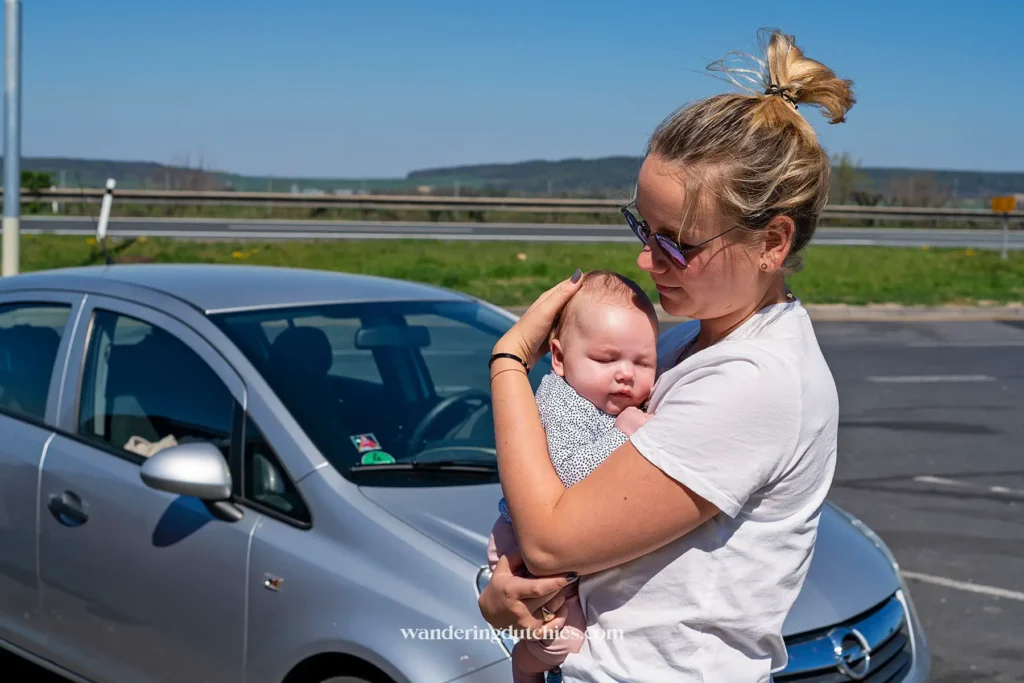 Een lange autorit met een baby van 2 maanden oud.