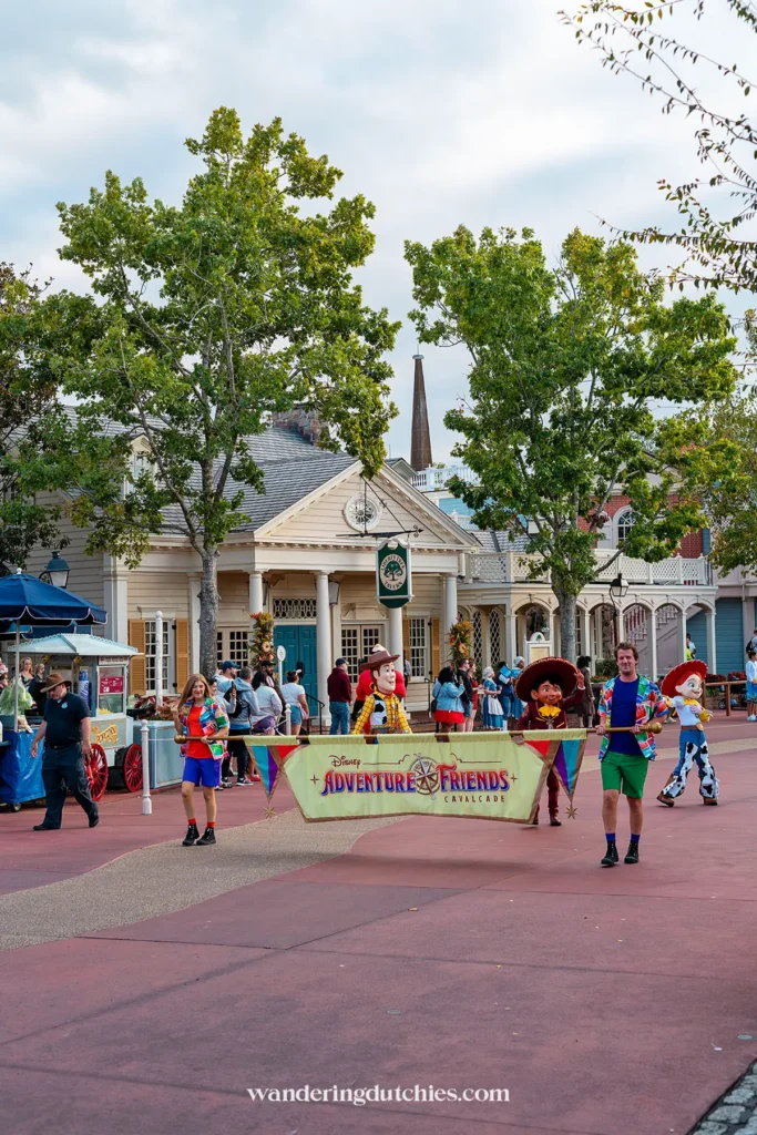 Disney Adventure Friends Cavalcade parade met Toy Story figuren in het Disney Park Magic Kingdom.