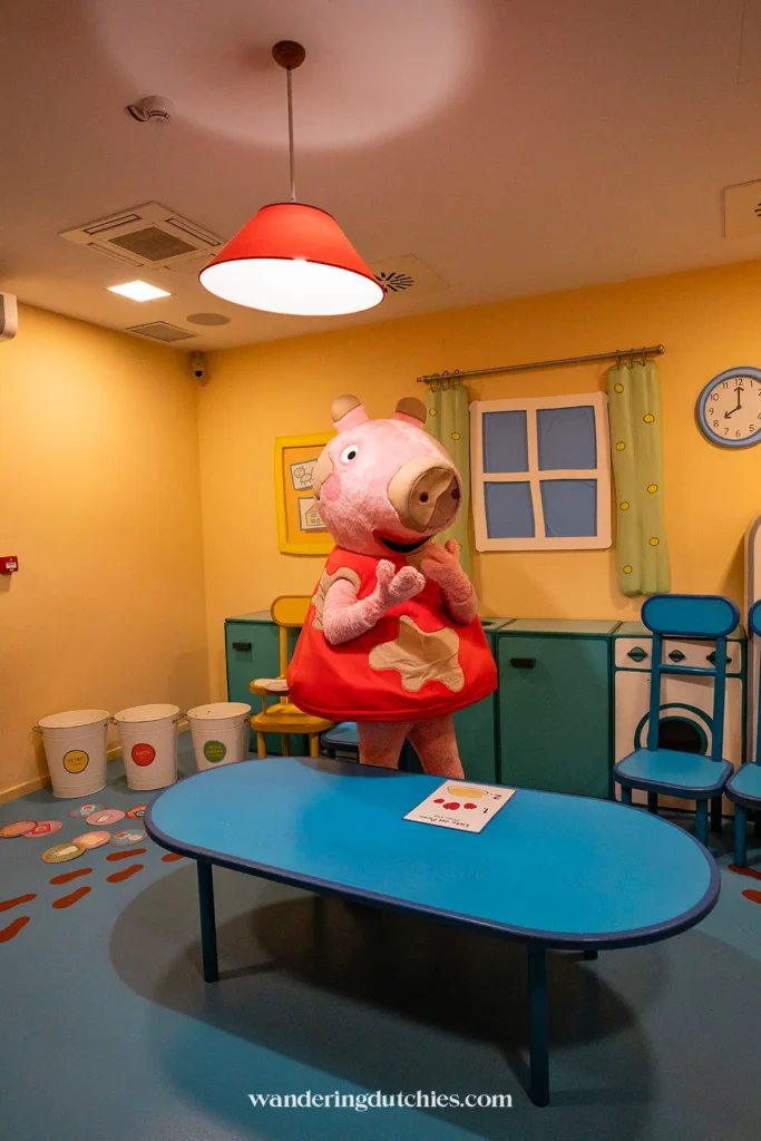 Peppa Pig in haar huis tijdens de meet & greet in Gardaland