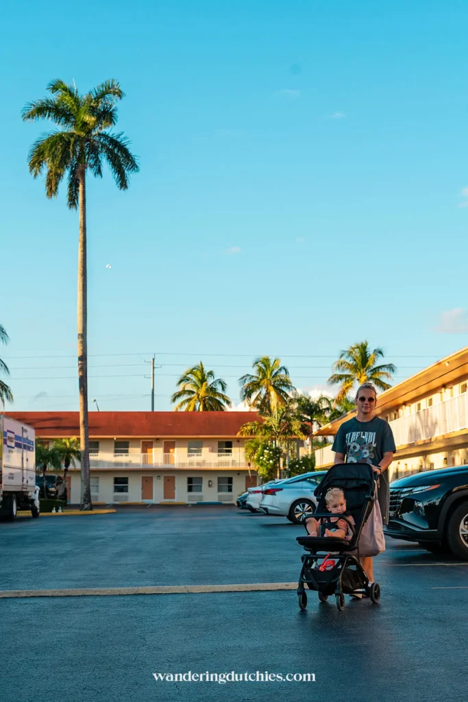 Overnachten in de Everglades, Florida met kinderen bij een motel met palmbomen