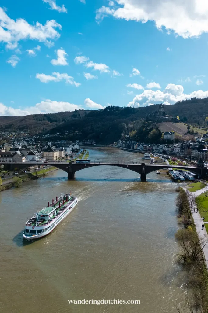 Tour boat on the Moselle in Cochem with views of the bridge and vineyards.