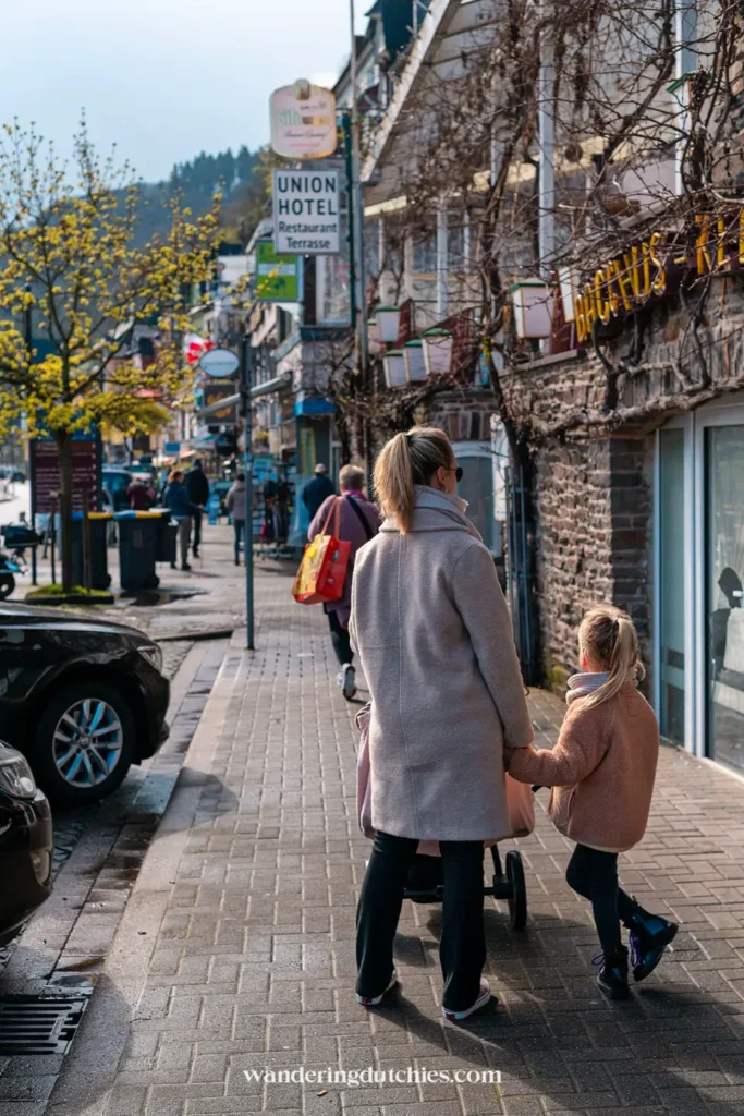 Mother with children walking through the streets of Cochem on the Moselle.