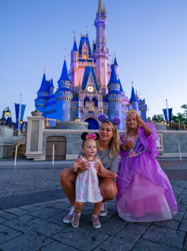 Een bezoek aan Disney World Orlando met kinderen is magisch, maar ook een uitdaging. Wij delen tips over tickets, parken, vervoer en hotels, plus onze eigen ervaring. Zo ben je goed voorbereid en haal je alles uit je Disney-reis.