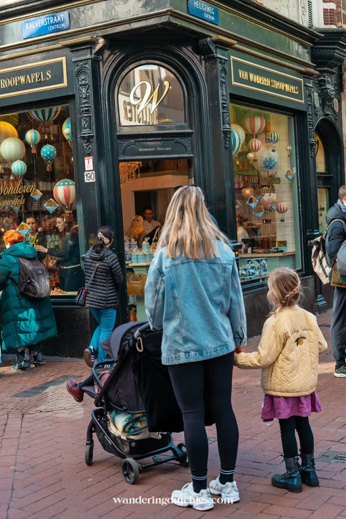 Family visiting Van Wonderen Stroopwafels on Kalverstraat in Amsterdam
